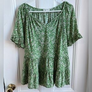 Beachlunchlounge green floral split neck viscose top size M